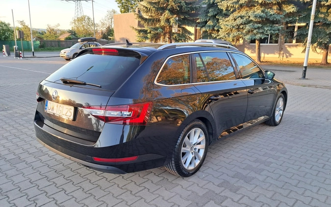 Skoda Superb cena 69495 przebieg: 131000, rok produkcji 2016 z Wrocław małe 106